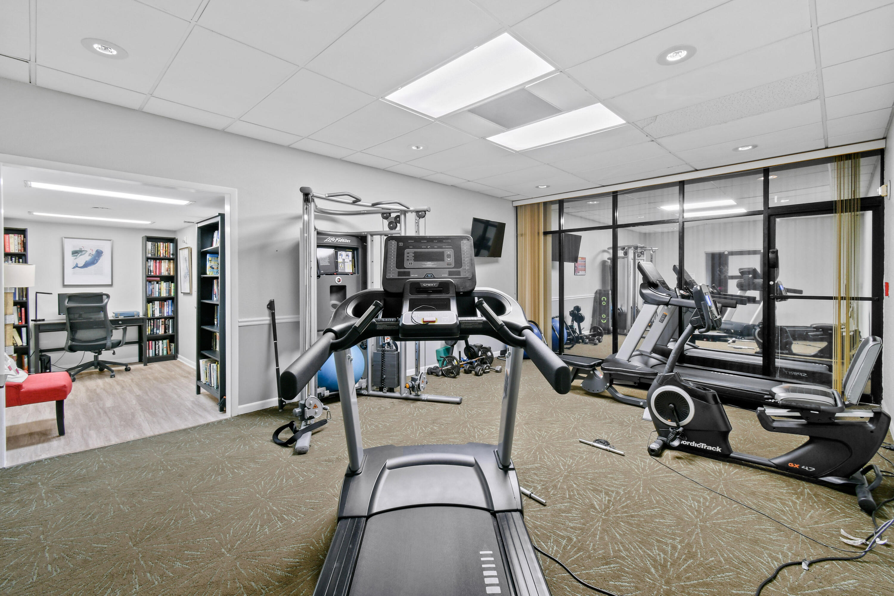 2425 Presidential Way, Unit 801 West Palm Beach, FL 33401 - Photo 38 of 41 a view of a room with gym equipment