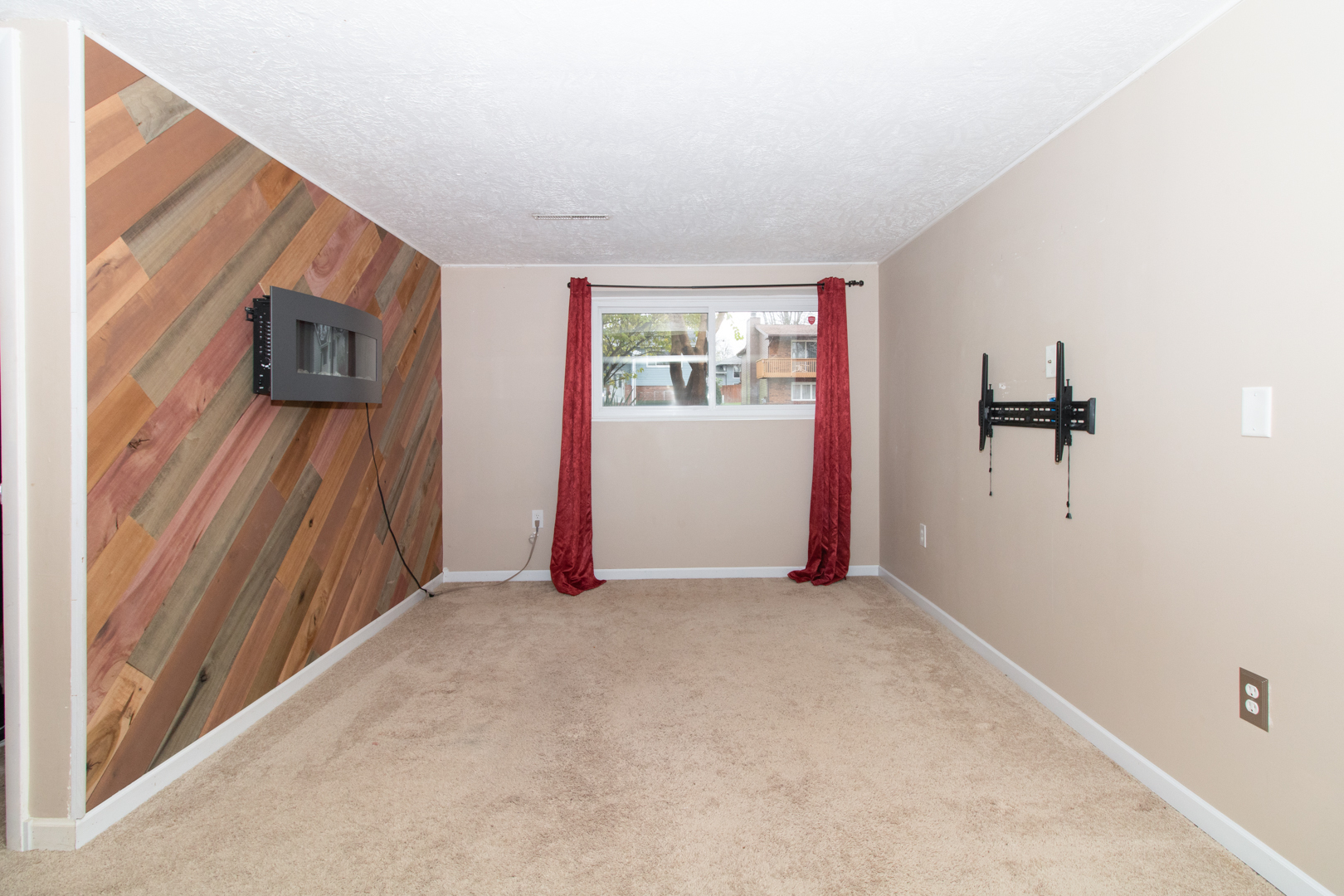 12 Timberview Drive Bloomington, IL 61701 - Photo 25 of 40 a view of a livingroom with wooden floor and entryway