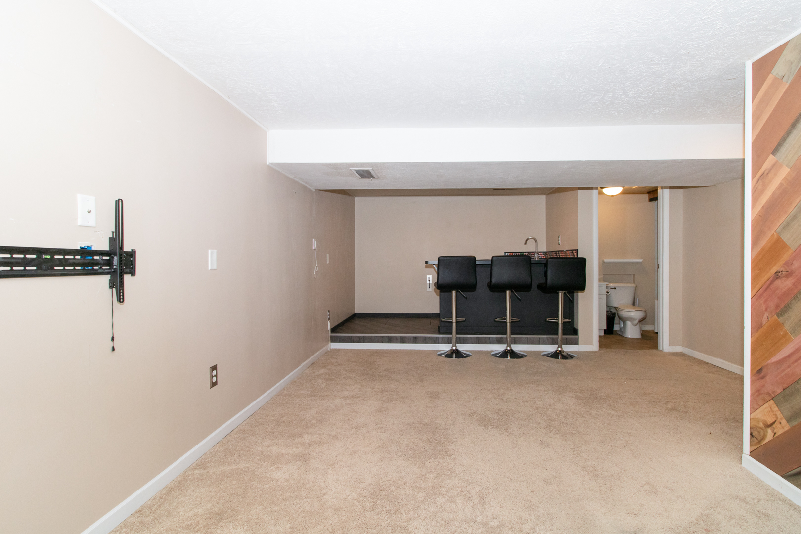 12 Timberview Drive Bloomington, IL 61701 - Photo 27 of 40 a chair and table in a room