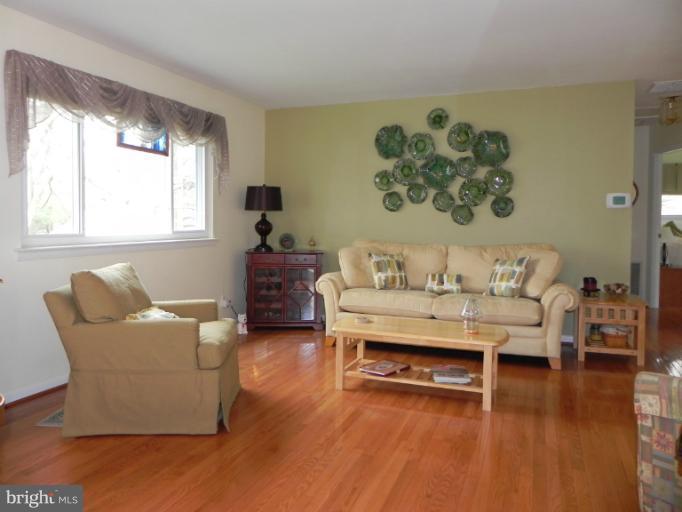 3814 Byxbee Road Randallstown, MD 21133 - Photo 12 of 23 Living Room
