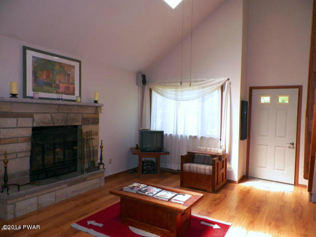 1041 Deer Valley Road Lake Ariel, PA 18436 - Photo 4 of 37 LIVING ROOM