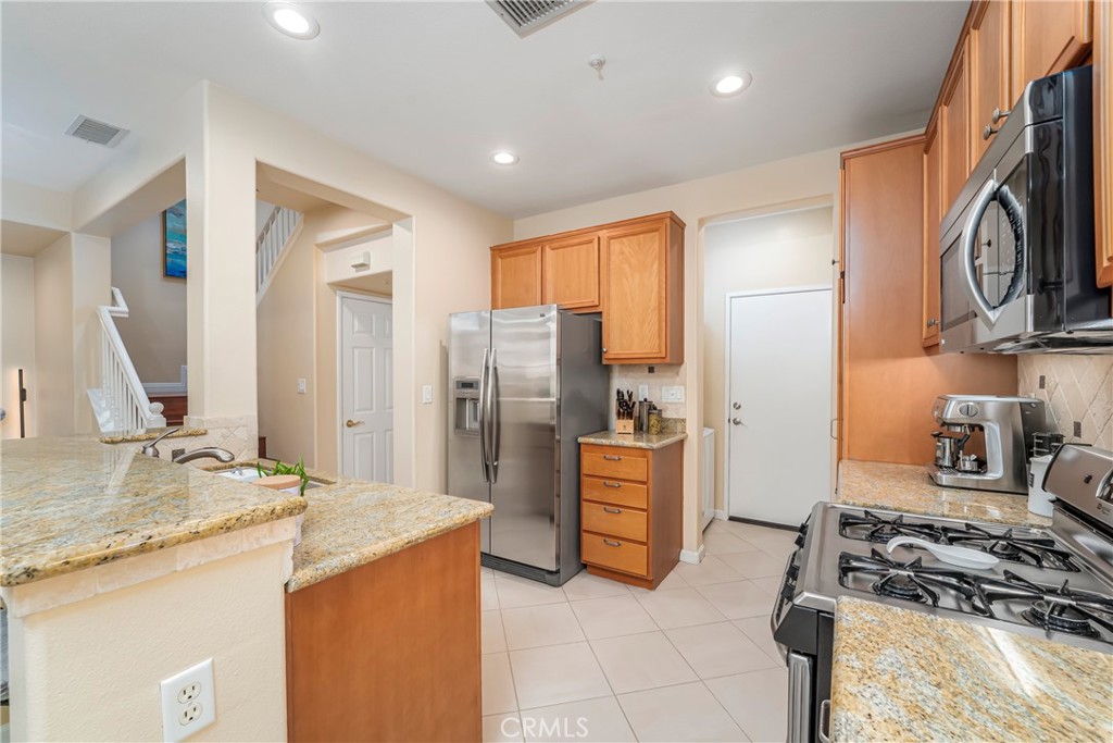 97 Chadron Circle Ladera Ranch, CA 92694 - Photo 11 of 56 Large open concept kitchen with breakfast bar island and direct access to garage