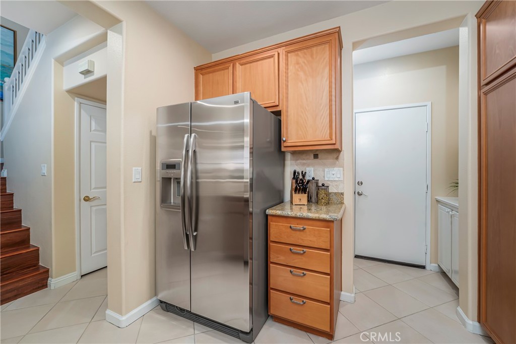 97 Chadron Circle Ladera Ranch, CA 92694 - Photo 12 of 56 Large open concept kitchen with breakfast bar island and direct access to garage