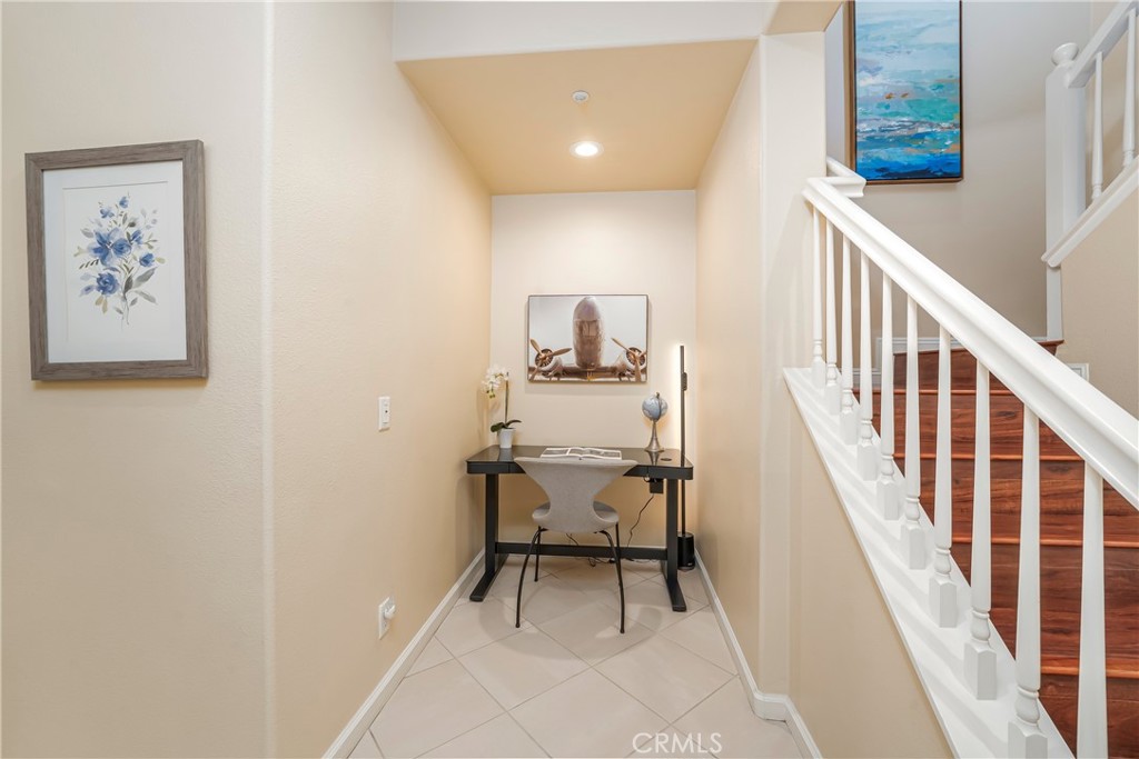 97 Chadron Circle Ladera Ranch, CA 92694 - Photo 15 of 56 Main level niche for office, study area or turn it into a wine room or bar area