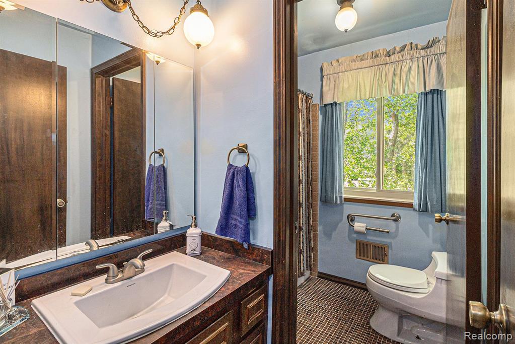 1236 Bay Ridge Highland, MI 48356 - Photo 16 of 35 Gallery Image 16