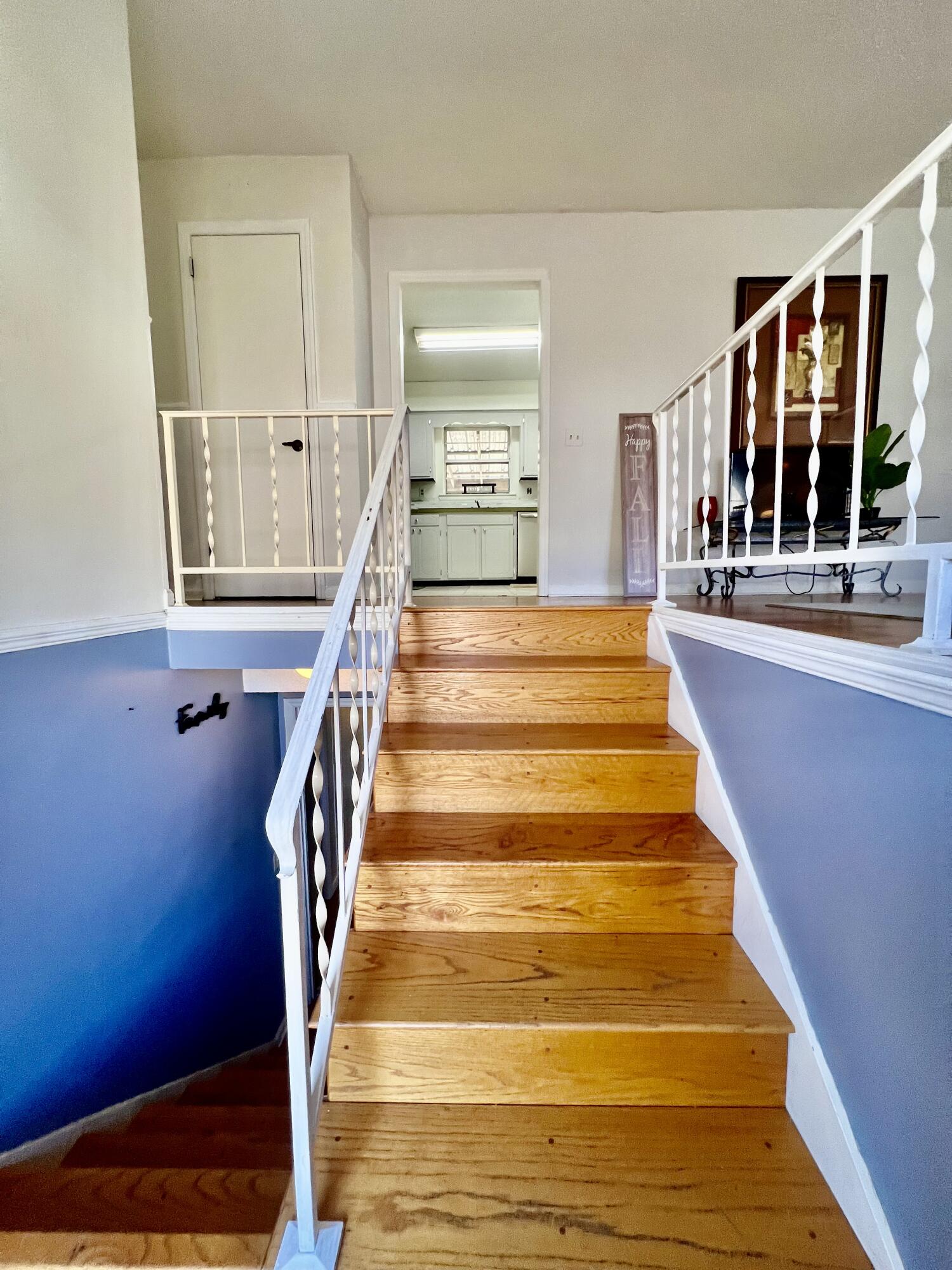 1032 Hill Crest Road Hixson, TN 37343 - Photo 3 of 33 IMG_4626