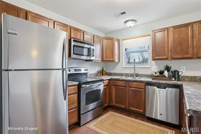 $225,000 | 1361 Forest Creek Dr., Unit 3, St. Peters, MO 63303