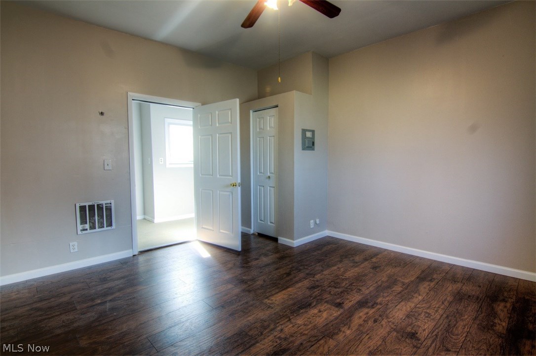 1619 Richmond Road Cleveland, OH 44124 - Photo 18 of 21 Large 5th bed on 1st could be great office or family room.