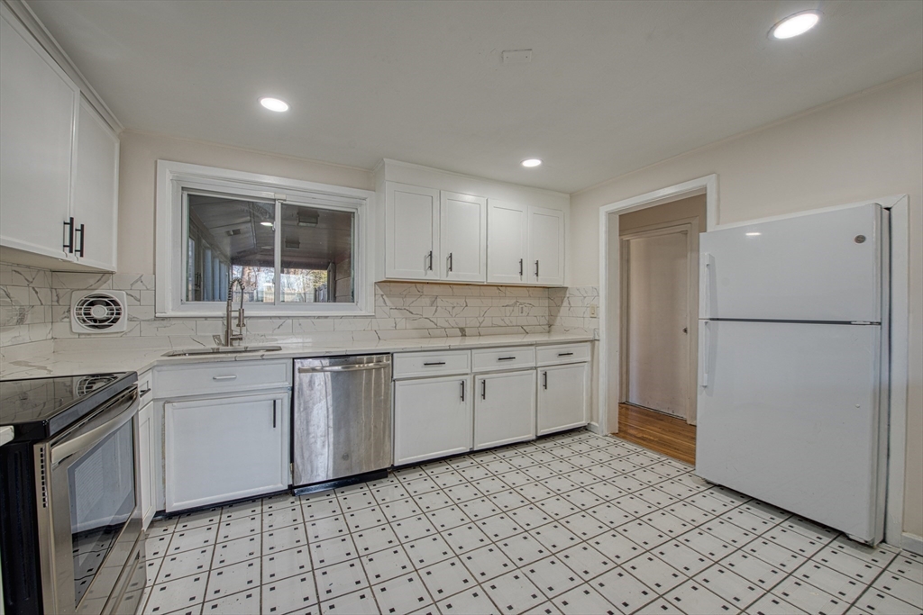 19 Ruth Road Brockton, MA 02302 - Photo 5 of 31