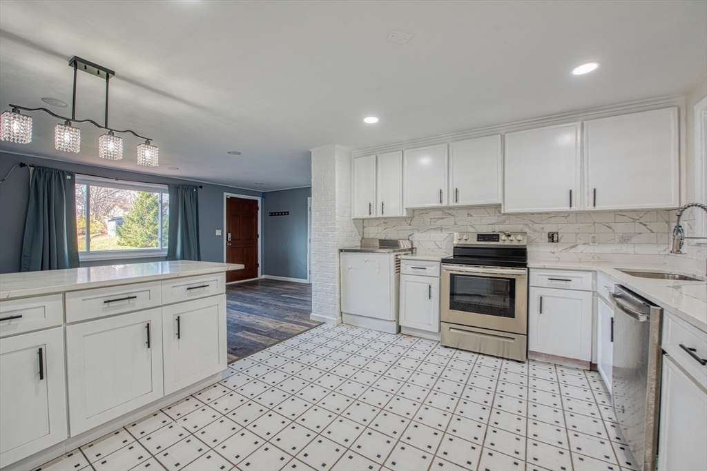 19 Ruth Road Brockton, MA 02302 - Photo 7 of 31