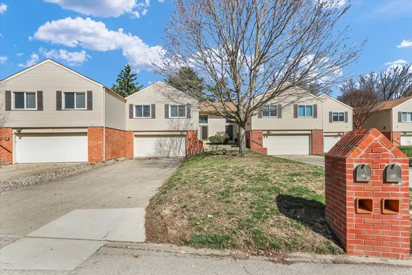 $320,000 | 27 Fields East, Champaign, IL 61822