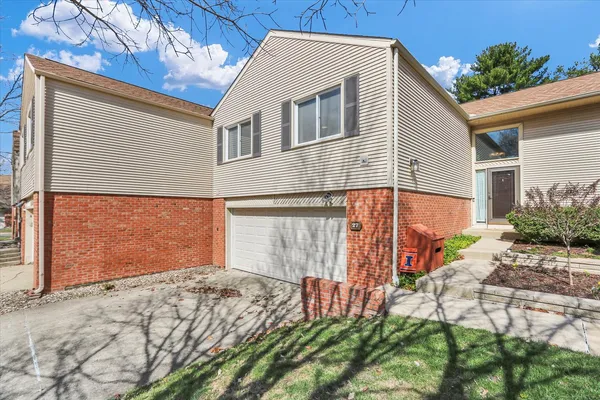 $315,000 | 27 Fields East, Champaign, IL 61822