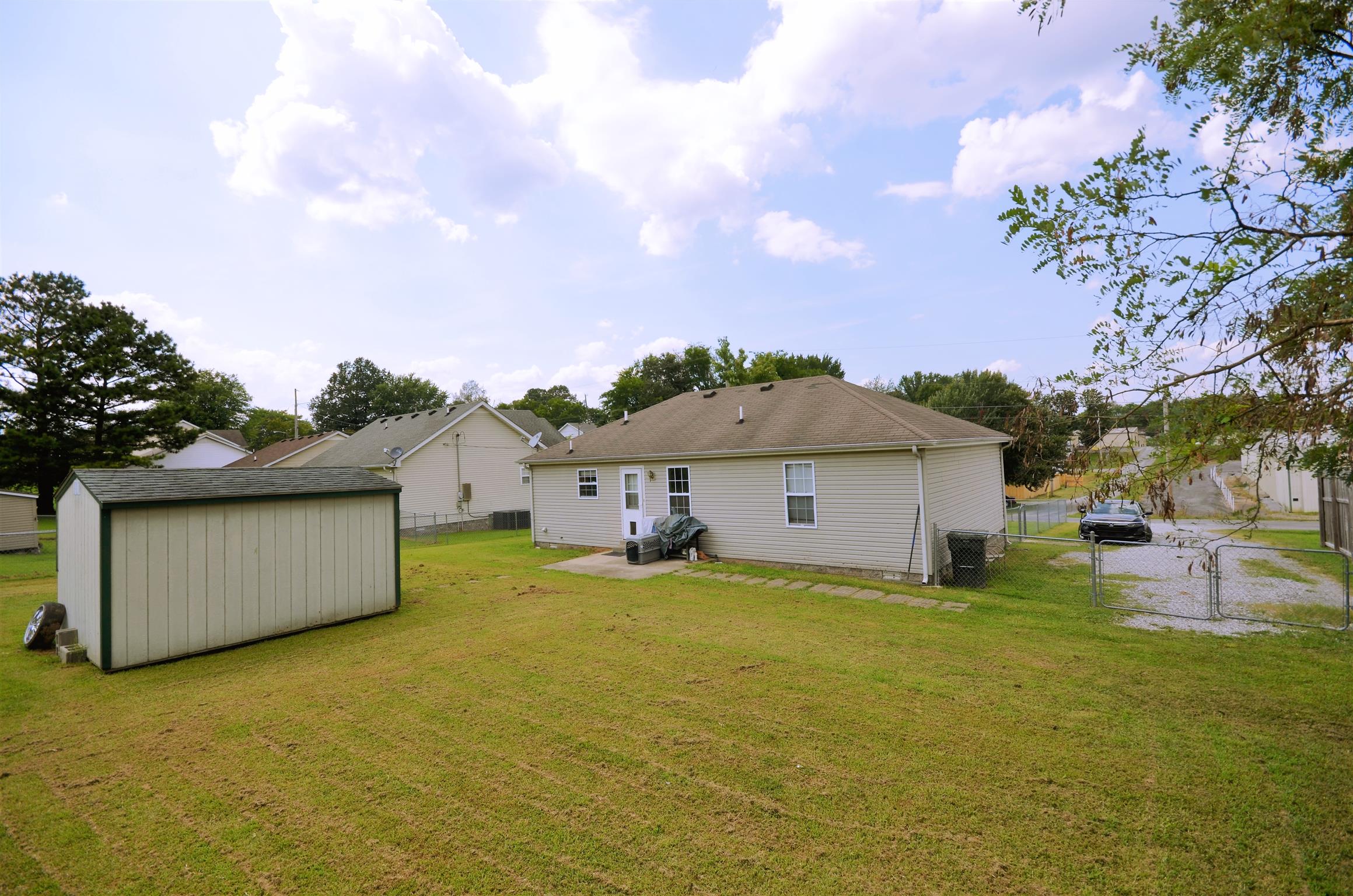 927 Poplar Avenue Springfield, TN 37172 - Photo 5 of 17 Storage Shed remains