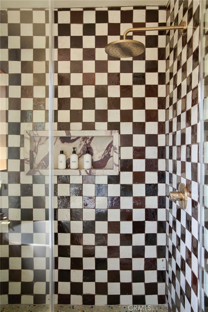 4367 Rising Hill Road Altadena, CA 91001 - Photo 27 of 57 a black and white checkered floor