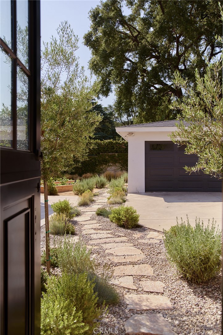 4367 Rising Hill Road Altadena, CA 91001 - Photo 39 of 57 a view of backyard with large trees