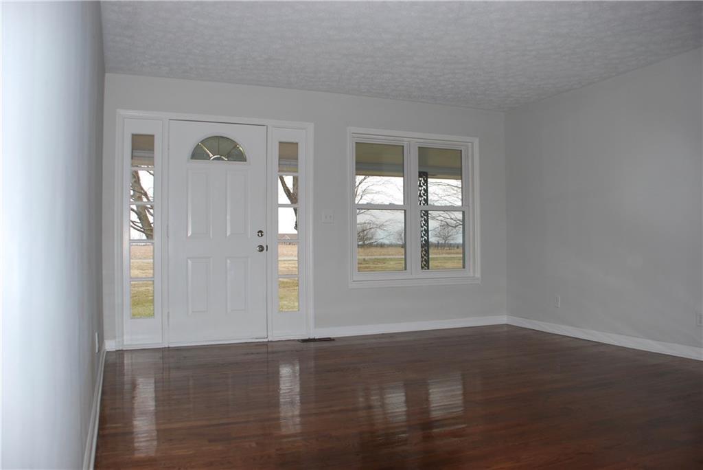 6180 Pitchin Road South Springfield, OH 45502 - Photo 3 of 24