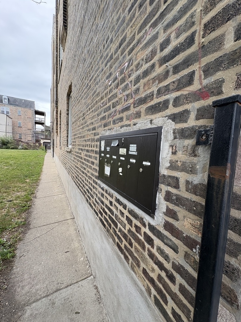 3113 West Roosevelt Road Chicago, IL 60612 - Photo 10 of 11 a view of a door