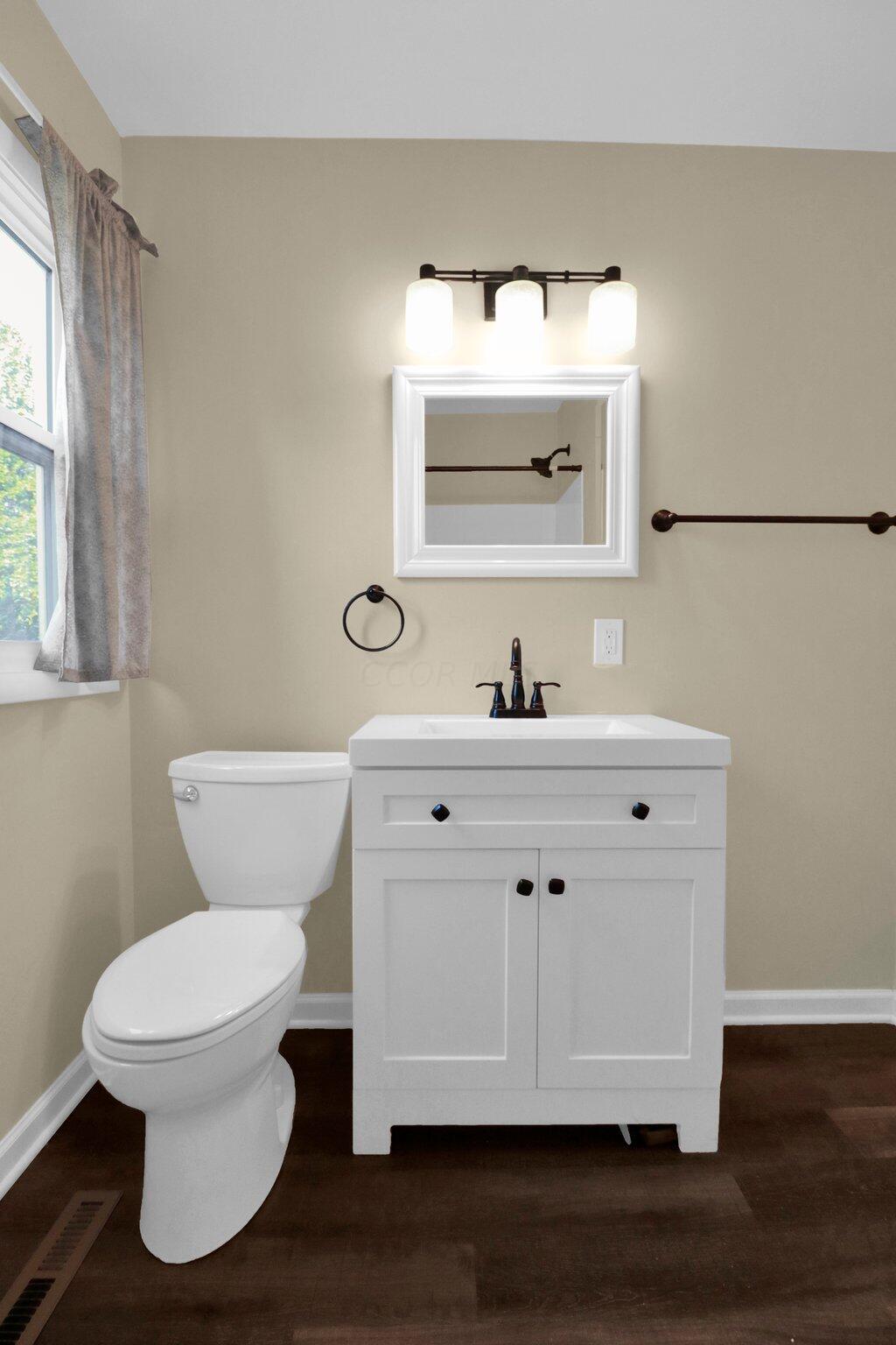 4531 Rodney Road Columbus, OH 43227 - Photo 22 of 36 Full Hall Bath