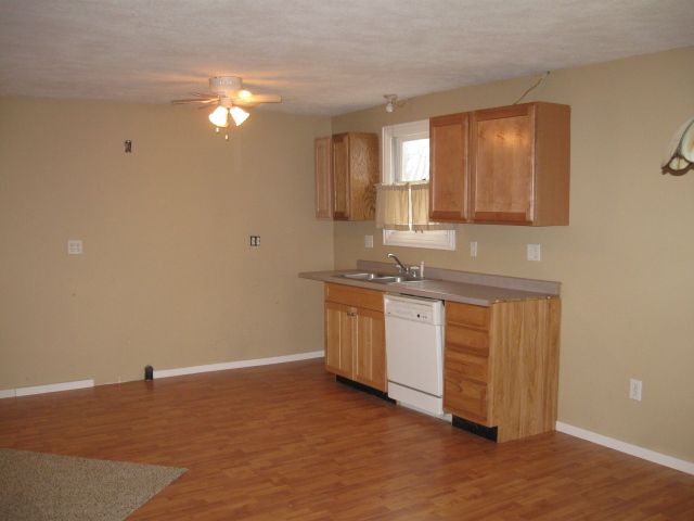 4909 West Middle Road Peoria, IL 61607 - Photo 3 of 15 Gallery Image 3