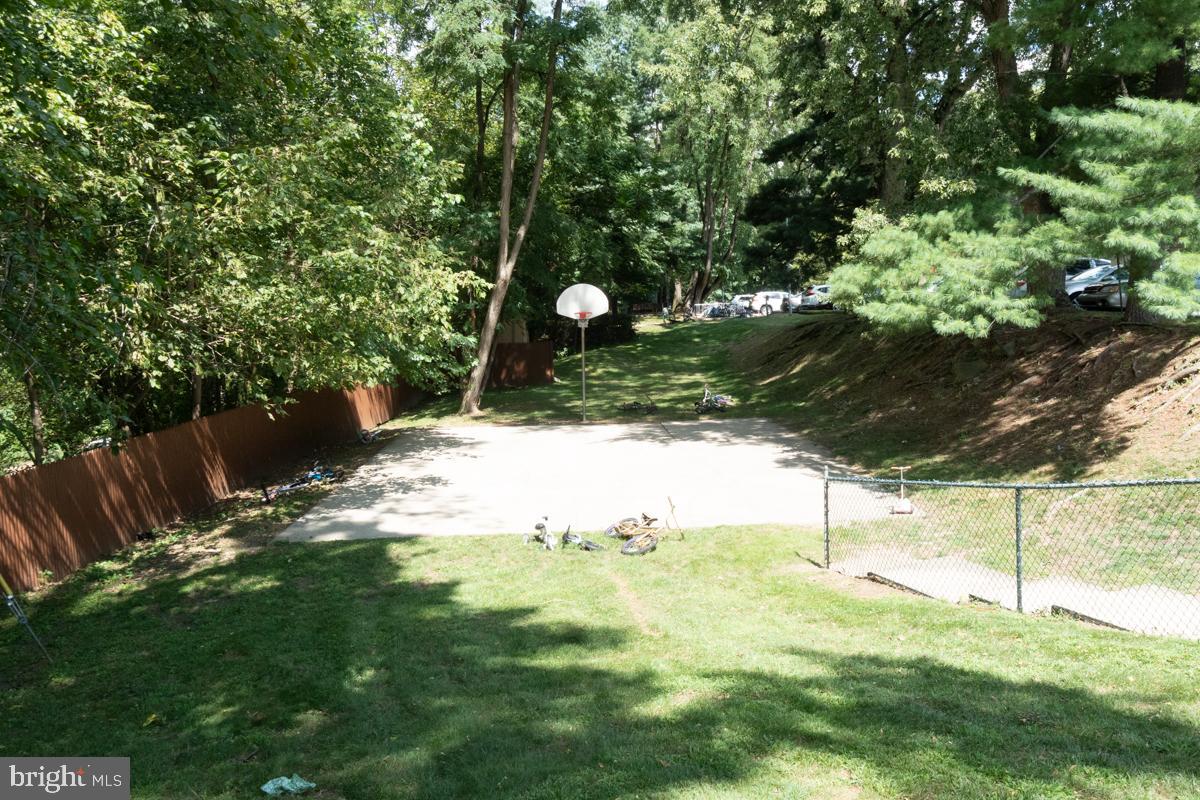 400 Glendale Road, Unit F30 Havertown, PA 19083 - Photo 22 of 23 Community Basketball Court