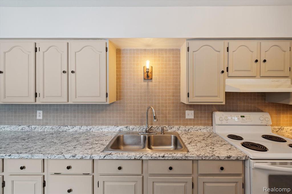 4114 West Carpenter Road Flint, MI 48504 - Photo 11 of 53