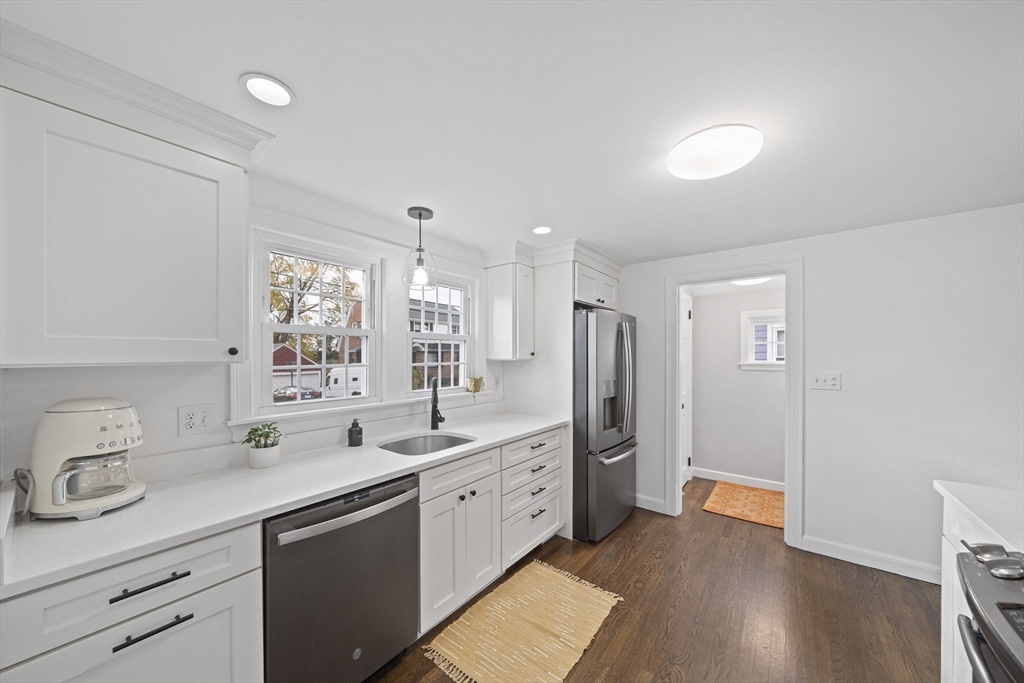 86 Alton Road Quincy, MA 02169 - Photo 6 of 39 Gallery Image 6