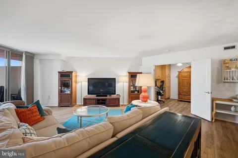 $550,000 | 7111 Woodmont Avenue, Unit 709, Bethesda, MD 20815