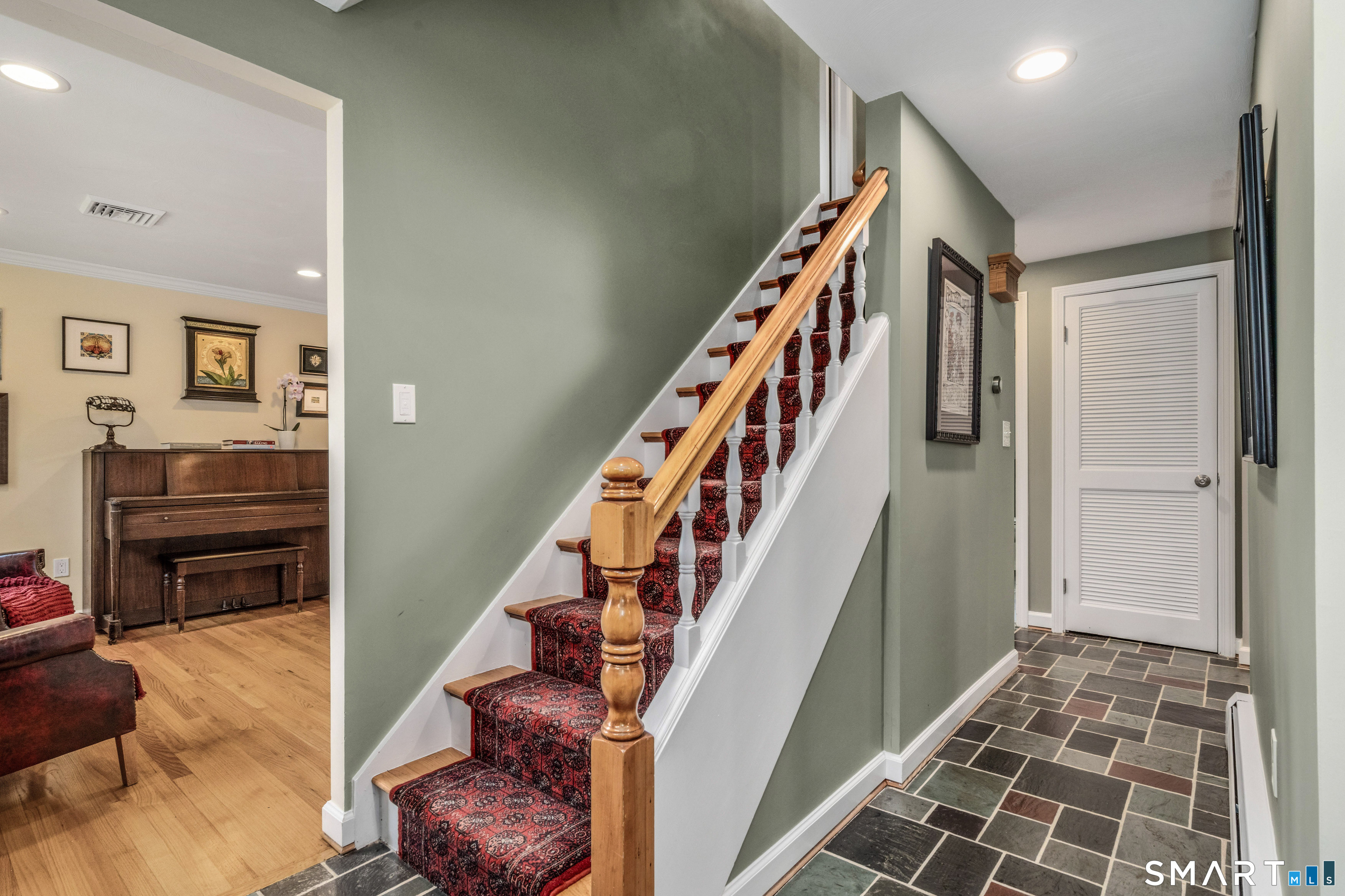 342 Mountain Road West Hartford, CT 06107 - Photo 13 of 40 Gallery Image 13