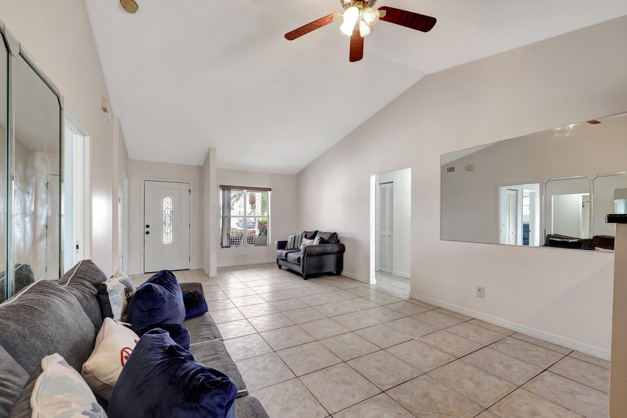 5753 Southeast Mercedes Avenue Stuart, FL 34997 - Photo 14 of 31 16-web-or-mls-632A1785