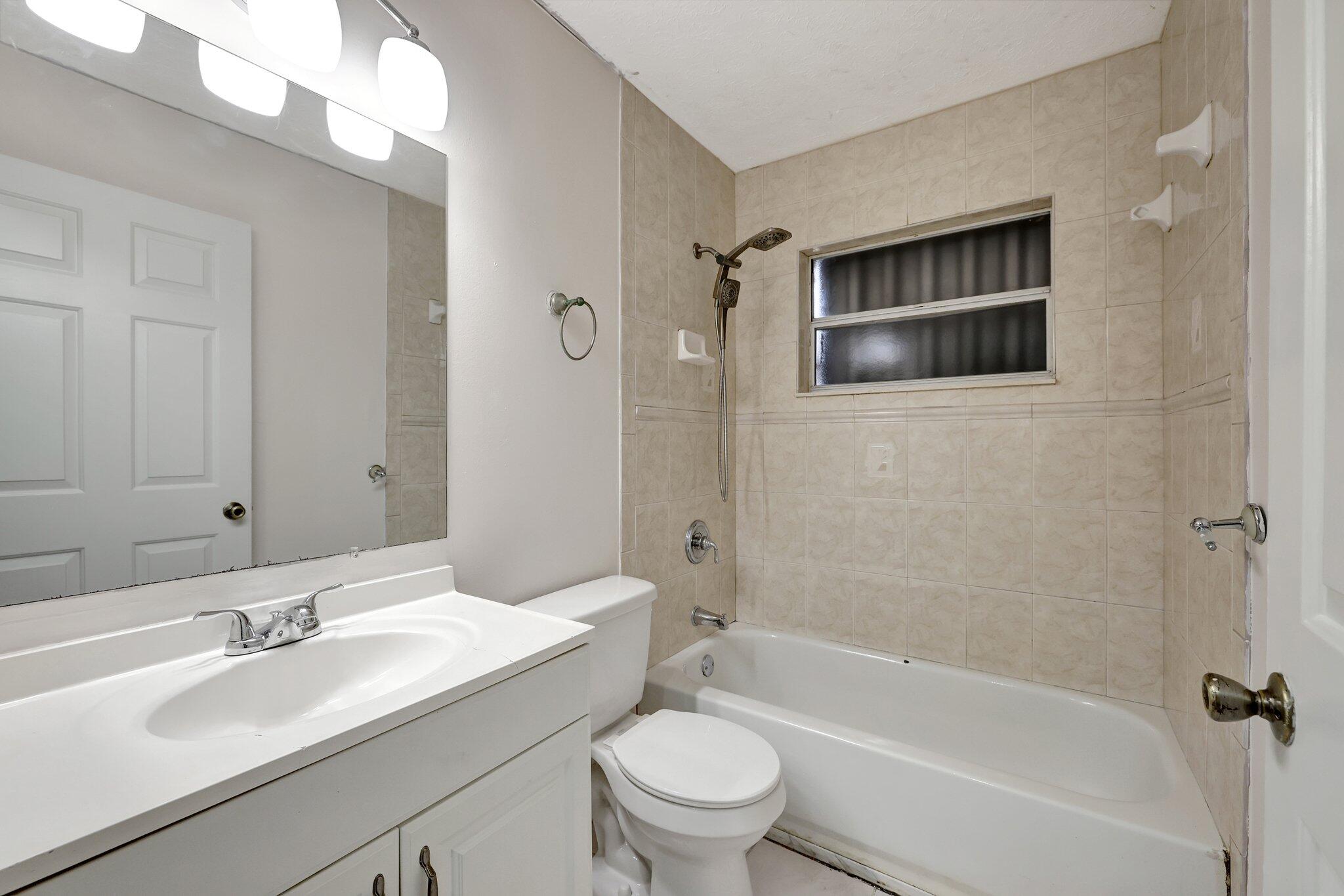 5753 Southeast Mercedes Avenue Stuart, FL 34997 - Photo 25 of 31 27-web-or-mls-632A1840