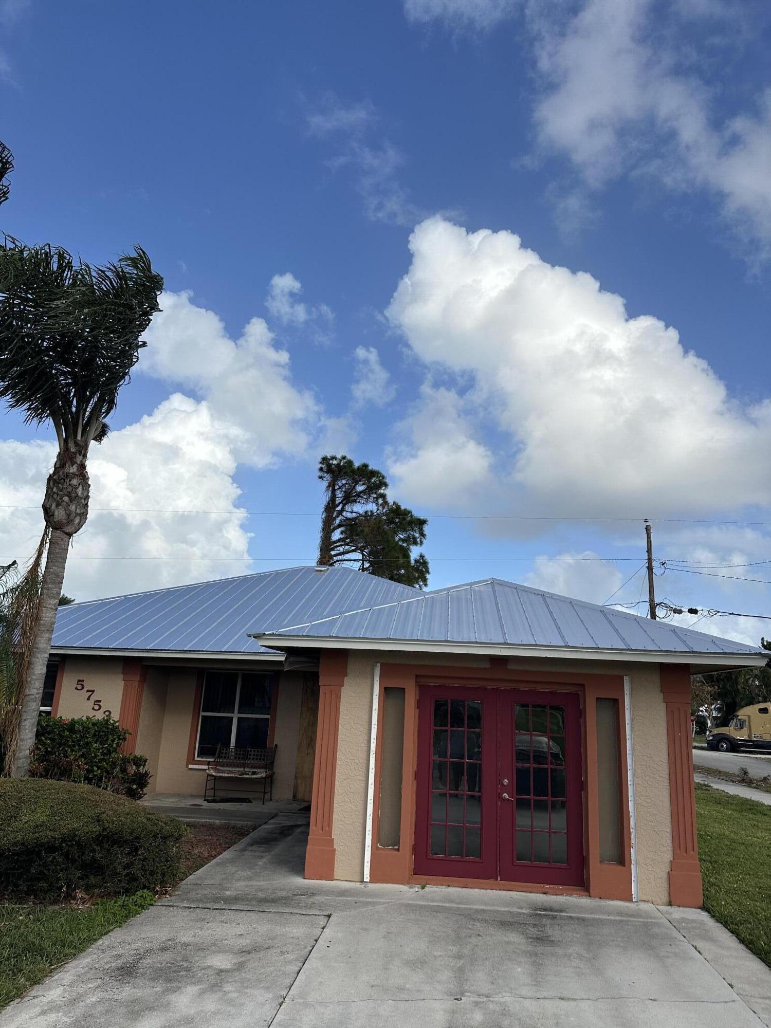 5753 Southeast Mercedes Avenue Stuart, FL 34997 - Photo 3 of 31 IMG_6122