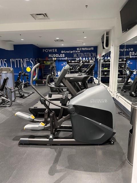 1505 Elm Street, Unit 603 Dallas, TX 75201 - Photo 21 of 36 a room with gym equipment