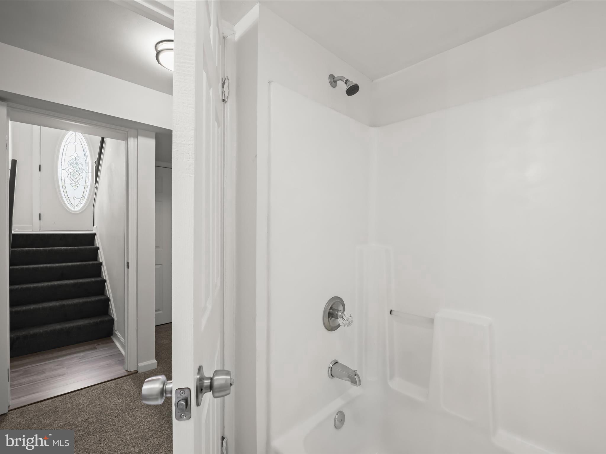 13303 Pendleton Street Fort Washington, MD 20744 - Photo 15 of 35 a bathroom with a bathtub
