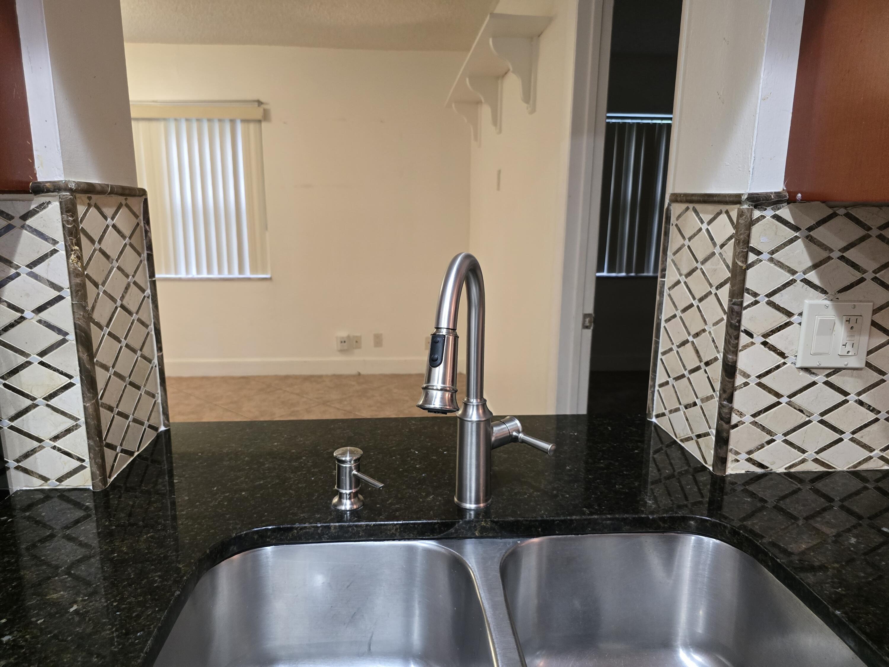 4125 Pine Branch Circle Lake Worth, FL 33467 - Photo 7 of 39 20250901_111419