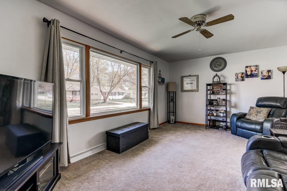 1906 East Pickett Street Springfield, IL 62703 - Photo 9 of 34