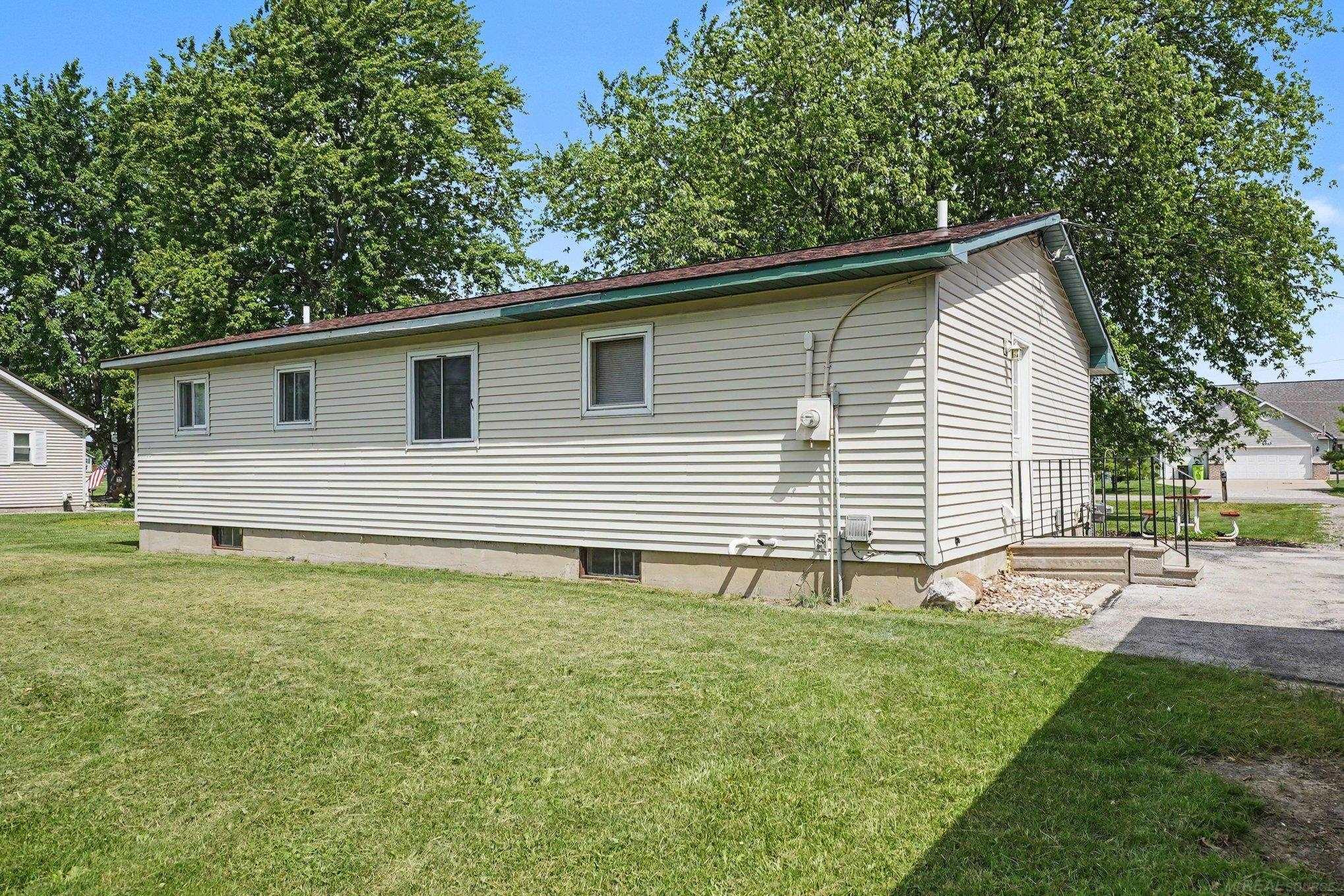 1944 East River Road Kawkawlin, MI 48631 - Photo 25 of 36