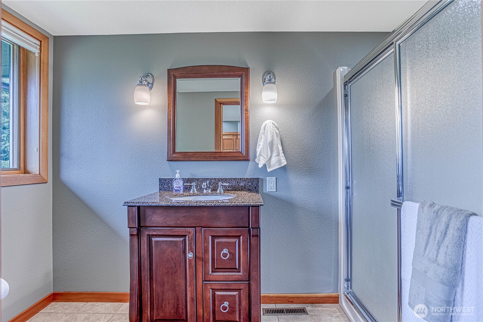 423 Lombard Lane Wenatchee, WA 98801 - Photo 13 of 36 a bathroom with a toilet sink vanity and mirror