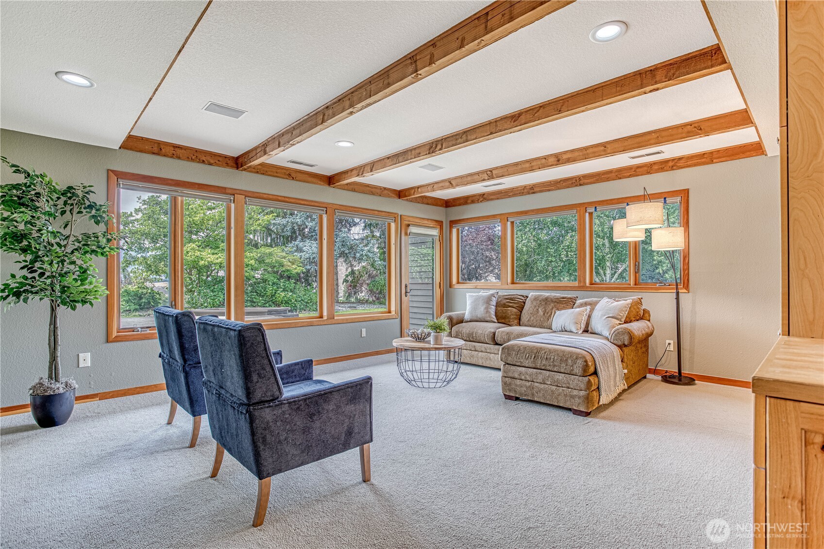 423 Lombard Lane Wenatchee, WA 98801 - Photo 15 of 36 a living room with furniture and a large window