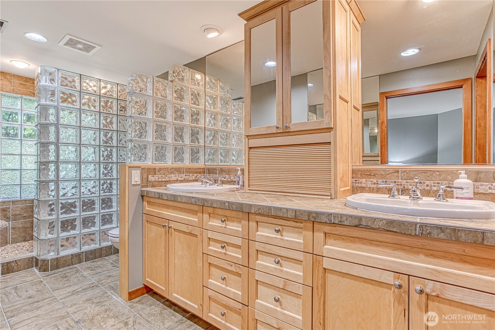 423 Lombard Lane Wenatchee, WA 98801 - Photo 19 of 36 a bathroom with a sink and a mirror
