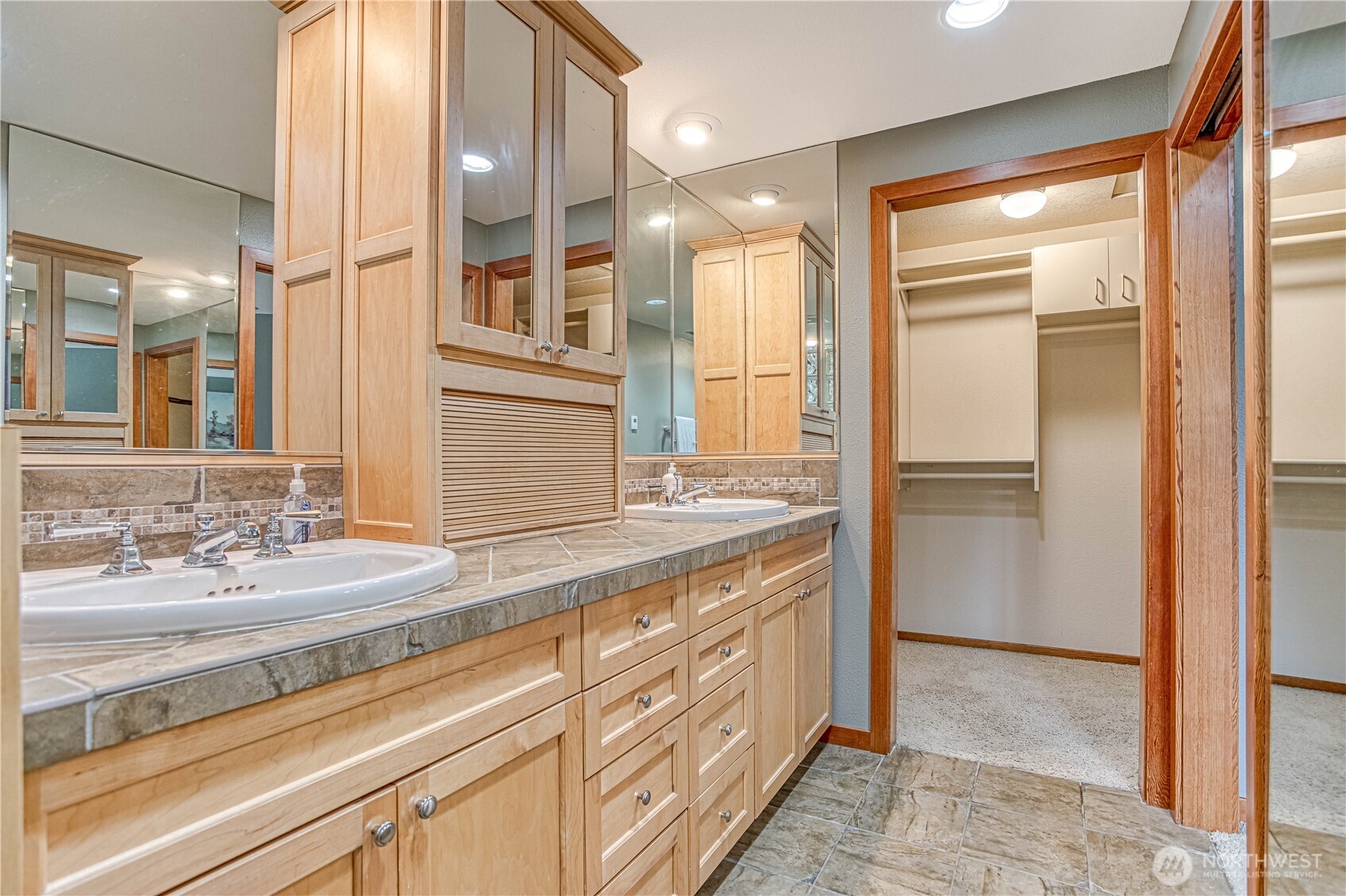 423 Lombard Lane Wenatchee, WA 98801 - Photo 20 of 36 a bathroom with a double vanity sink and a mirror
