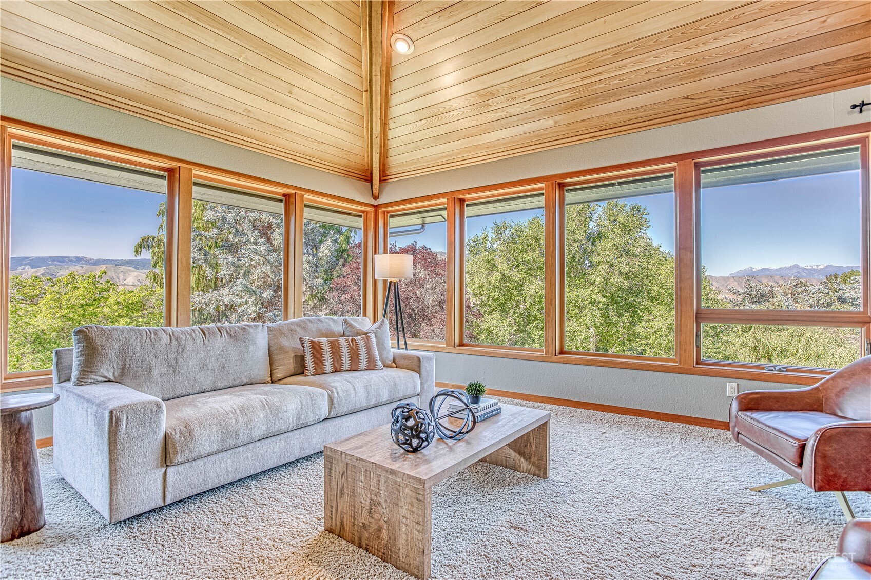 423 Lombard Lane Wenatchee, WA 98801 - Photo 2 of 36 a living room with furniture and a large window