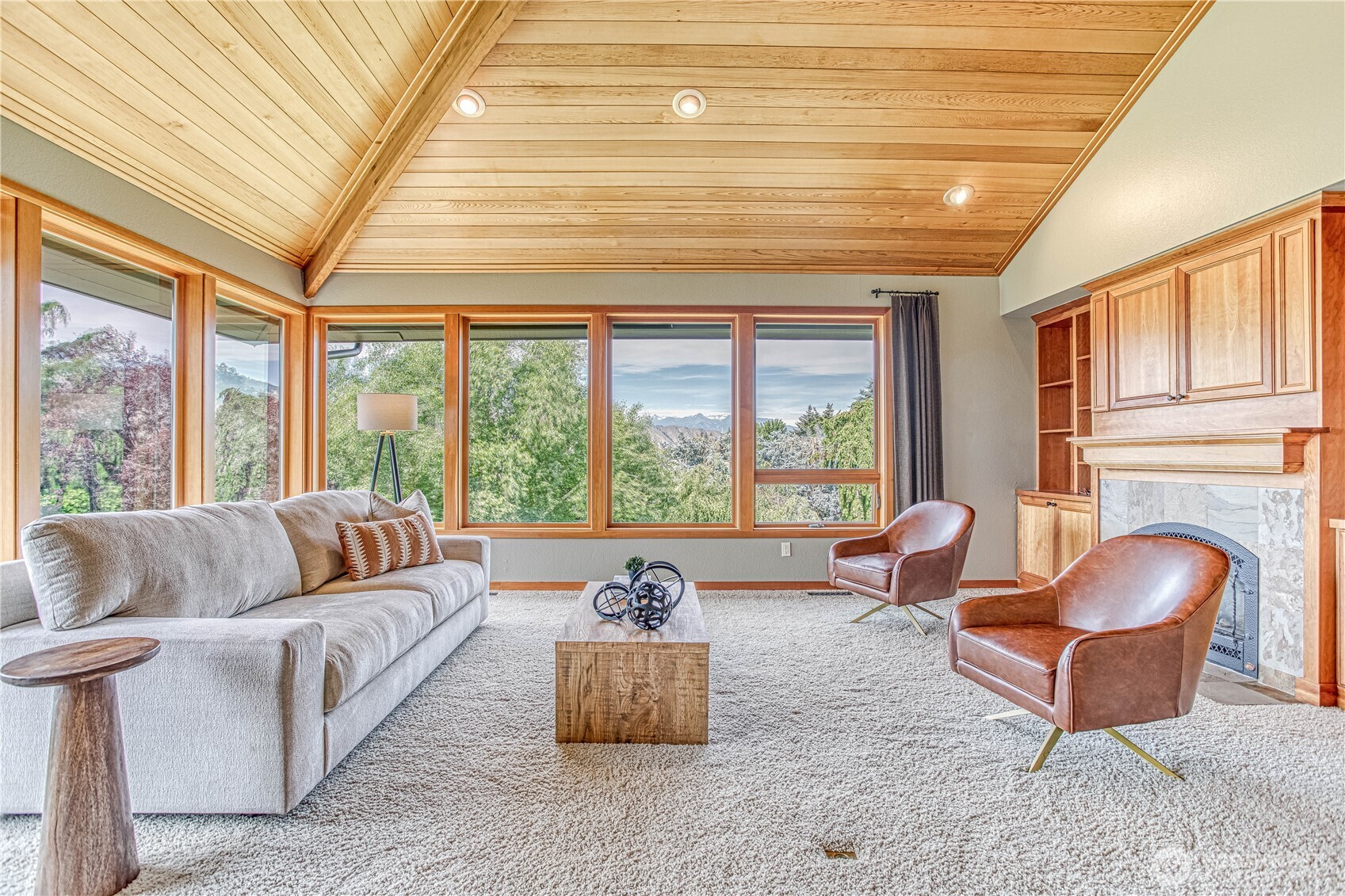 423 Lombard Lane Wenatchee, WA 98801 - Photo 3 of 36 a living room with furniture and a large window