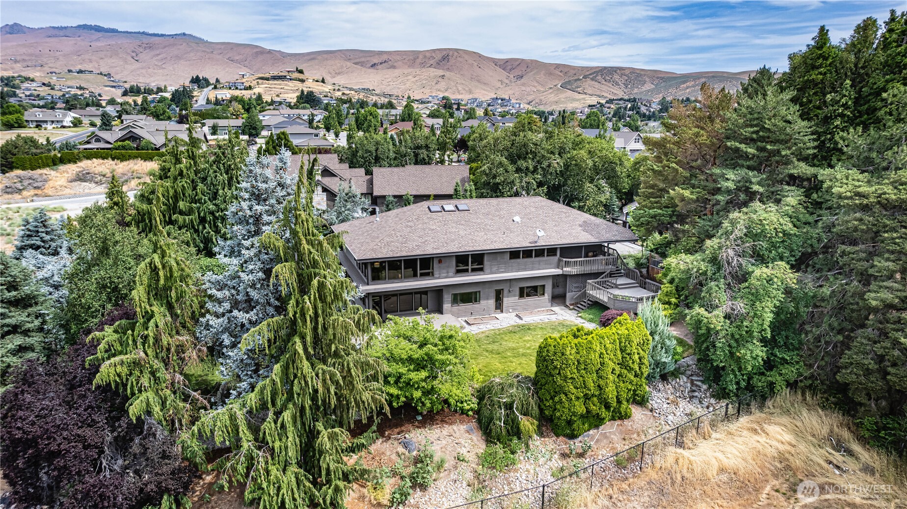 423 Lombard Lane Wenatchee, WA 98801 - Photo 31 of 36 an aerial view of a house with a garden