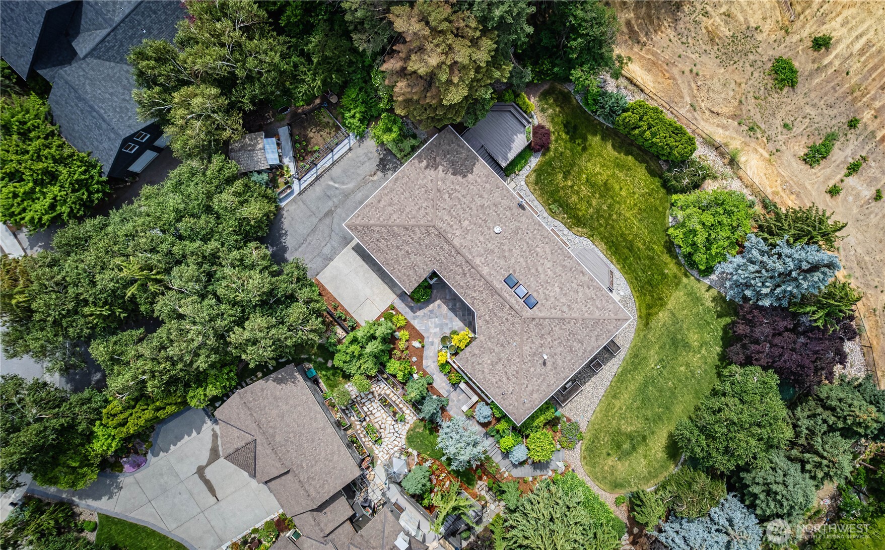 423 Lombard Lane Wenatchee, WA 98801 - Photo 32 of 36 an aerial view of a house