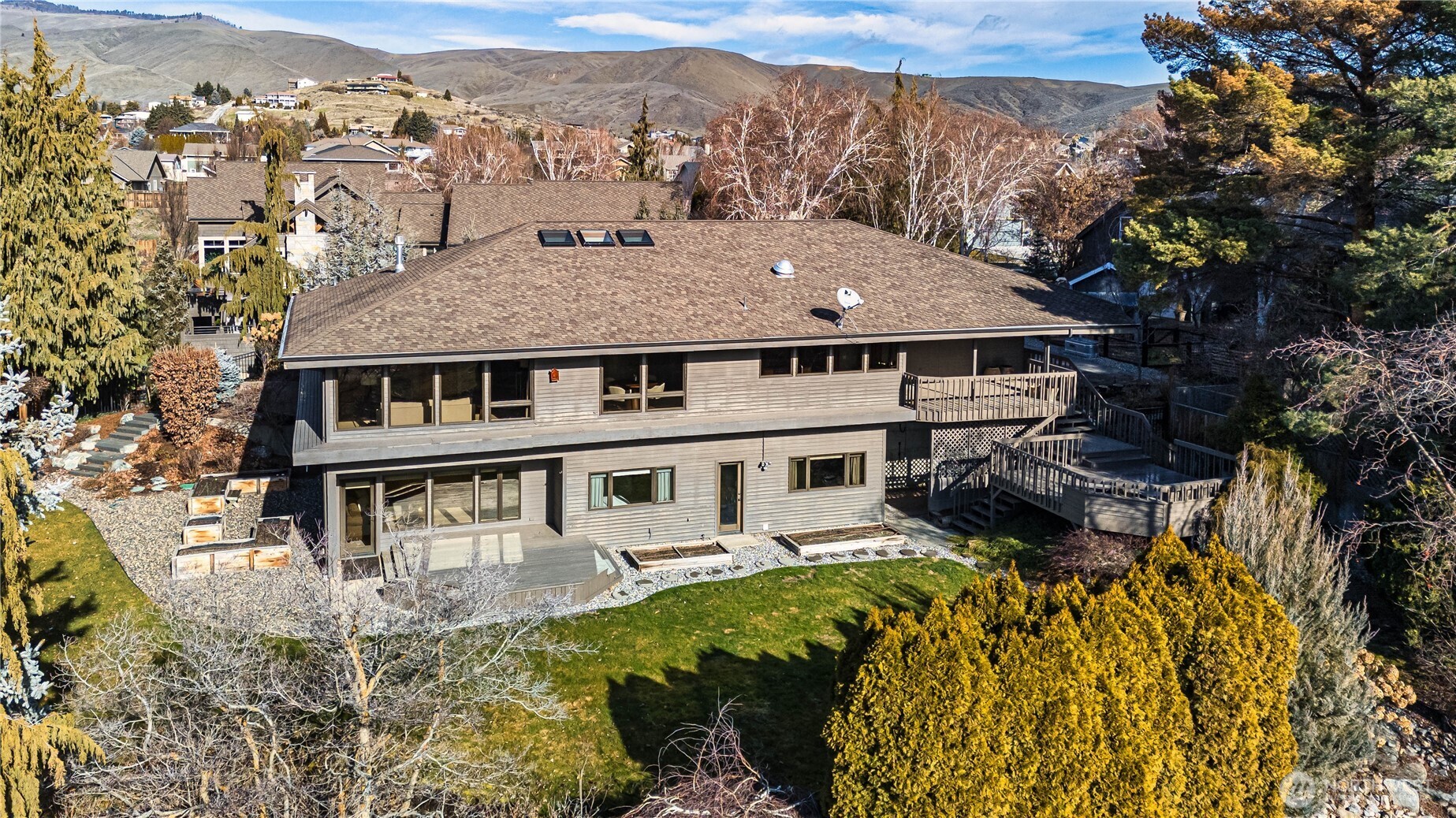 423 Lombard Lane Wenatchee, WA 98801 - Photo 34 of 36 an aerial view of a house with a yard lake and mountain view
