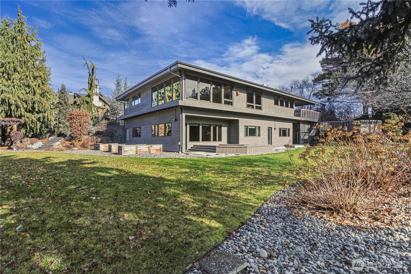 423 Lombard Lane Wenatchee, WA 98801 - Photo 36 of 36 a view of a house with a garden
