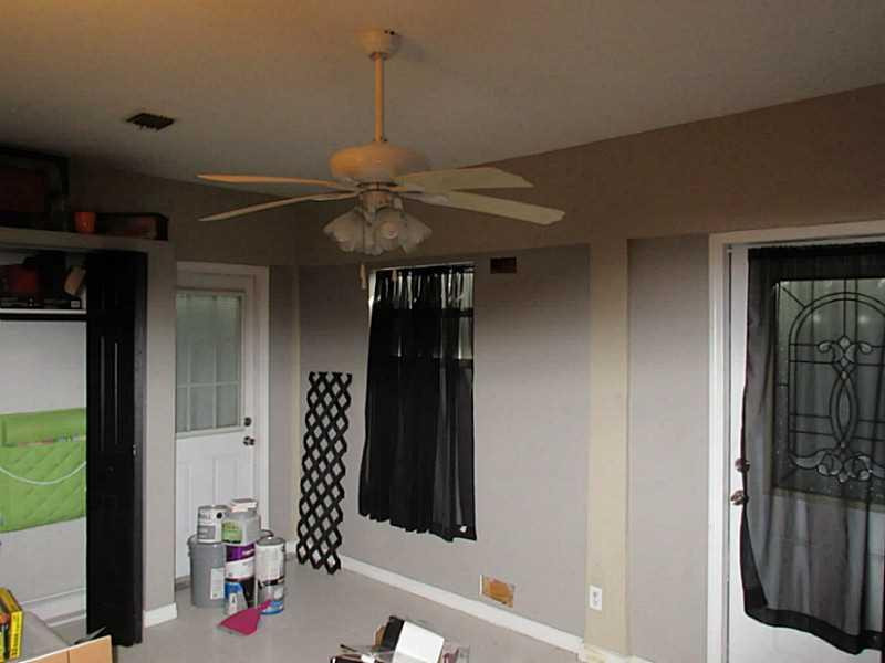 8516 Northwest 57th Court Tamarac, FL 33321 - Photo 4 of 6 Family/Great Room