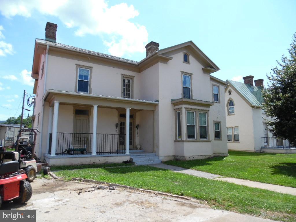 Apartment house on Main St, Front Royal