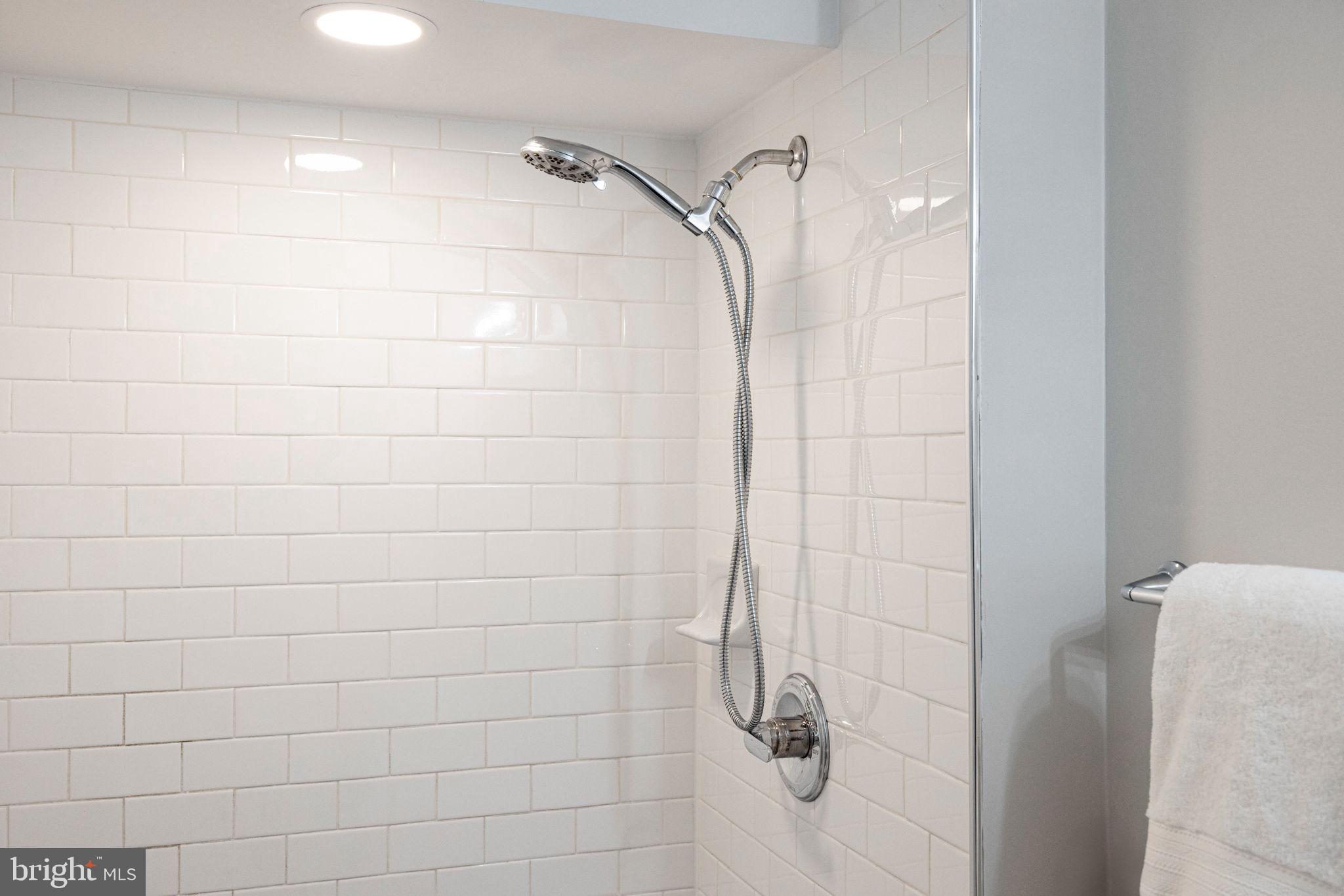 14523 Golden Oak Road Centreville, VA 20121 - Photo 23 of 37 Primary Bathroom