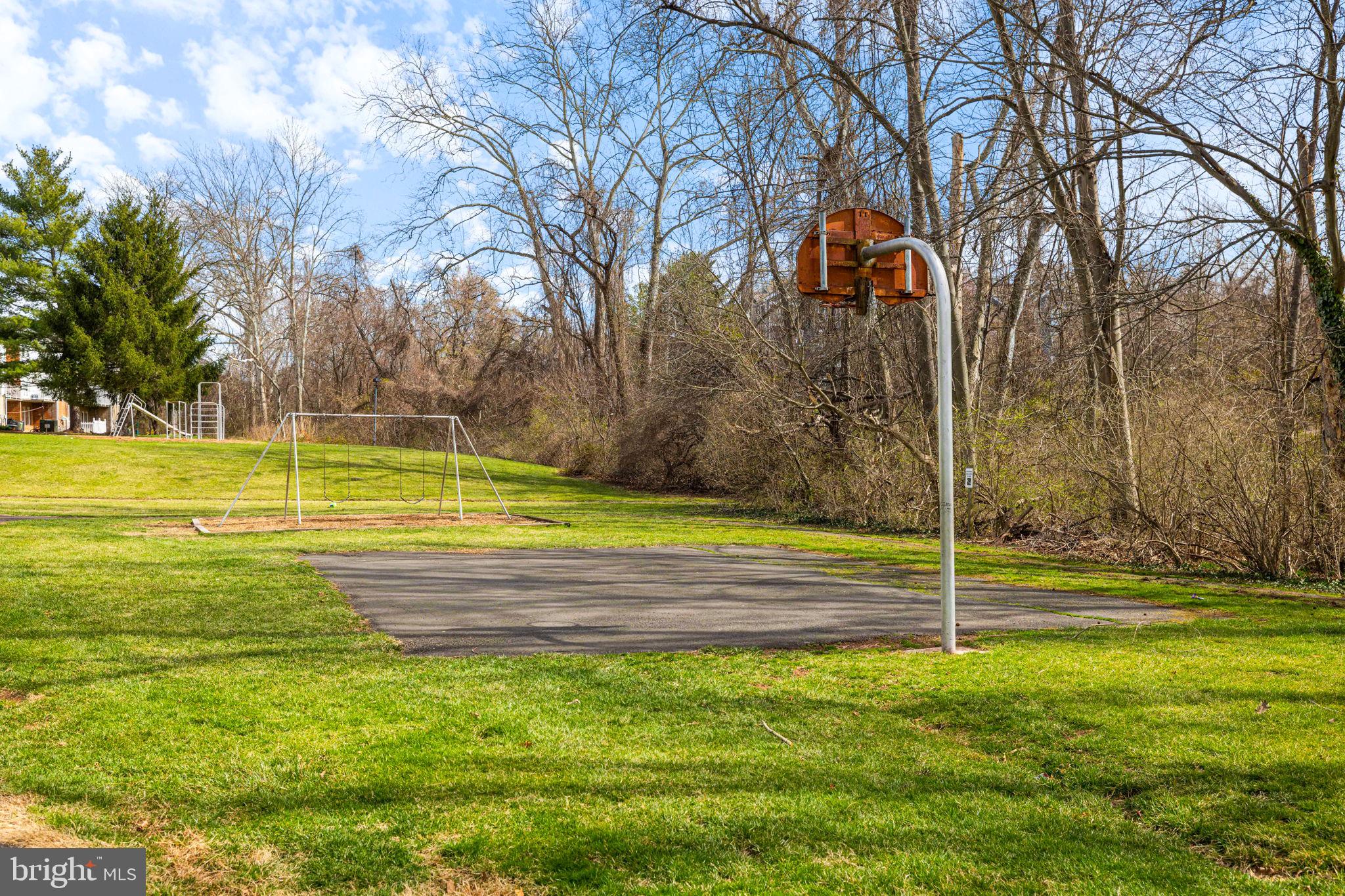 14523 Golden Oak Road Centreville, VA 20121 - Photo 31 of 37 Community